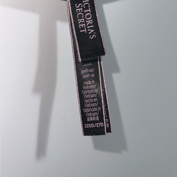 Pink Victoria secret 32DD push-up bra - Picture 3 of 3